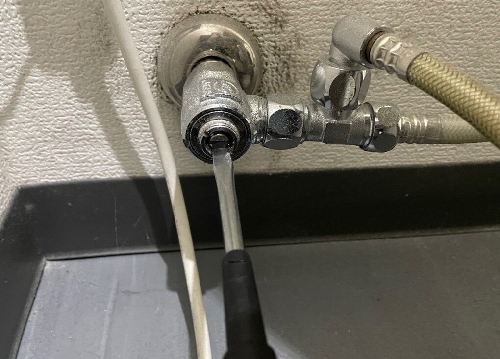 止水栓を閉める